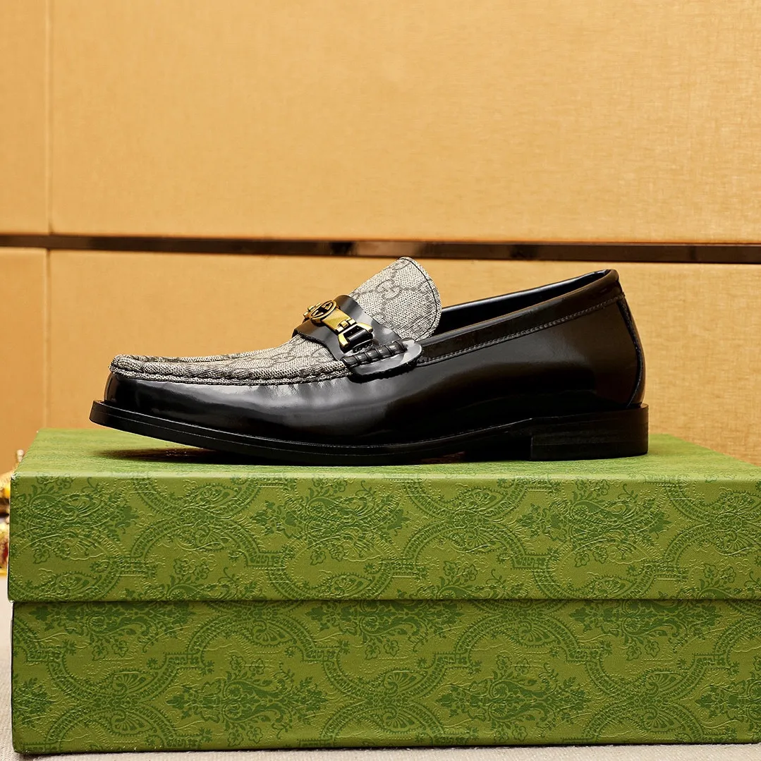 Men's shoes 💰460 💐 Product trademark: GUCCI "Gucci" casual leather shoes Regular size: 38-44 (45🉑️customized) Product materials: Selected imported first-layer open-edge beaded cowhide leather upper + luxury hardware buckle, imported water-dyed cowhide leather lining. Strong three-dimensional visual effect, original combination outsole Color: 4⃣️colors available